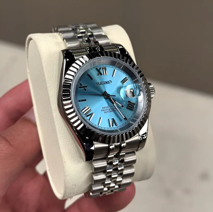 VELARÉ Ocean Blue Roman Face
