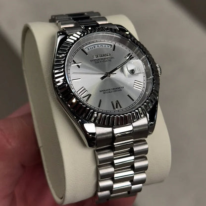 VELARÉ Chrom Roman Numeral Dial